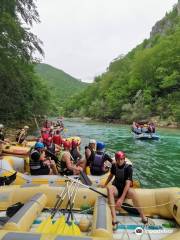 Rafting on Neretva