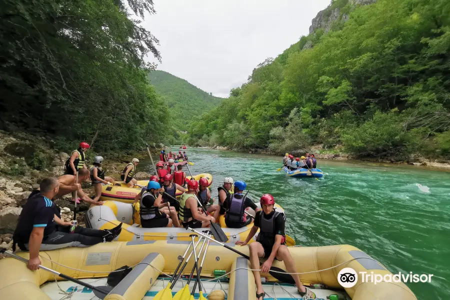 Rafting on Neretva