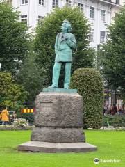 Edvard Grieg statue