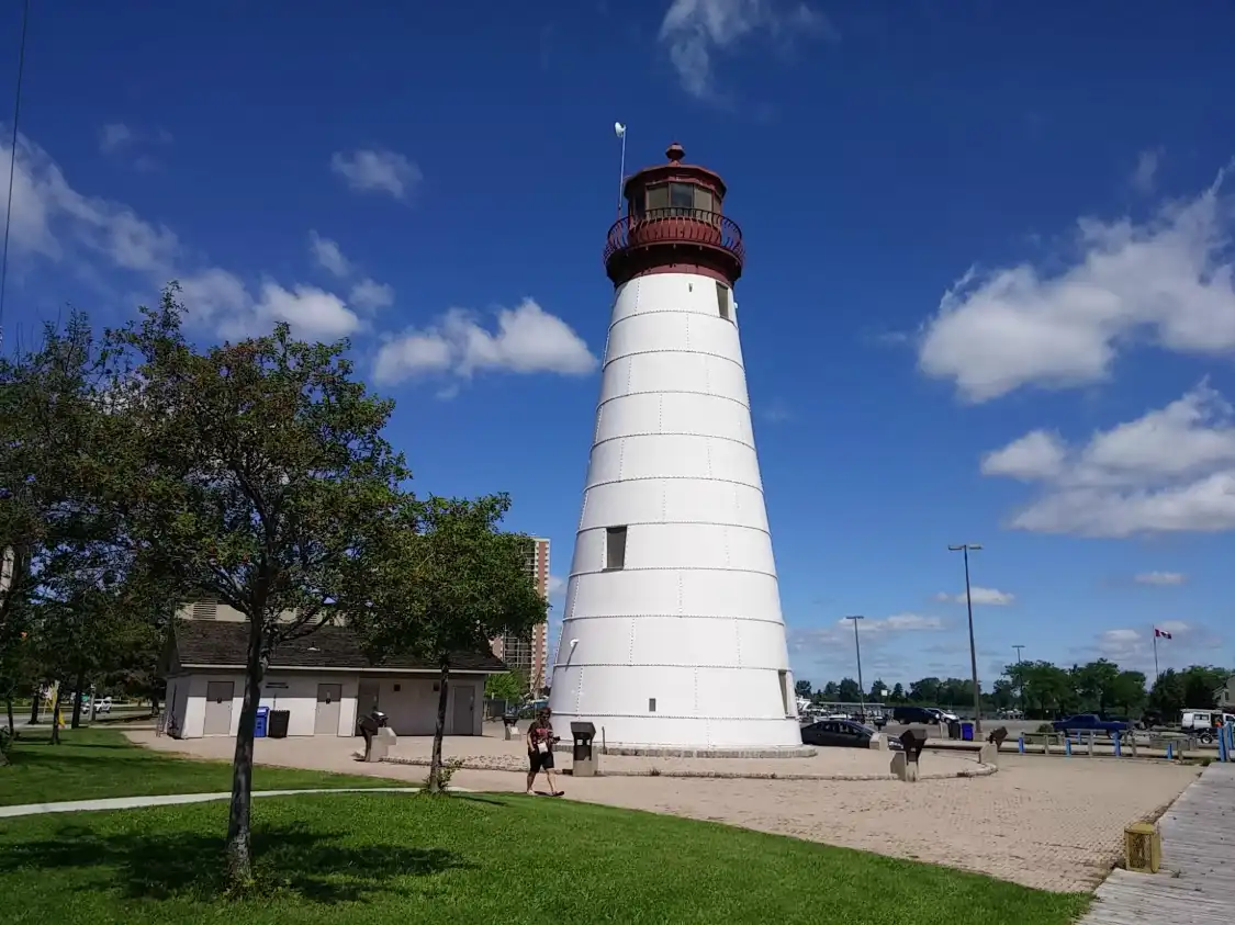 Hotels near Pelee Passage Lighthouse