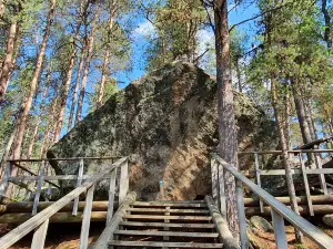 Karhunpesäkivi Rock