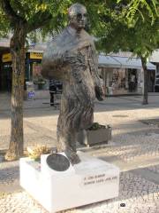 Estatua do Padre Luis Kondor