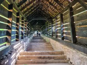 Scara Acoperita-Covered Stairway