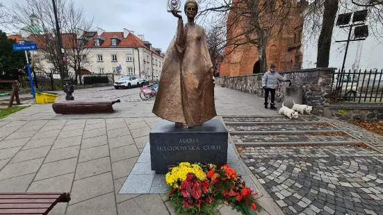Monument to Maria Sklodowska-Curie