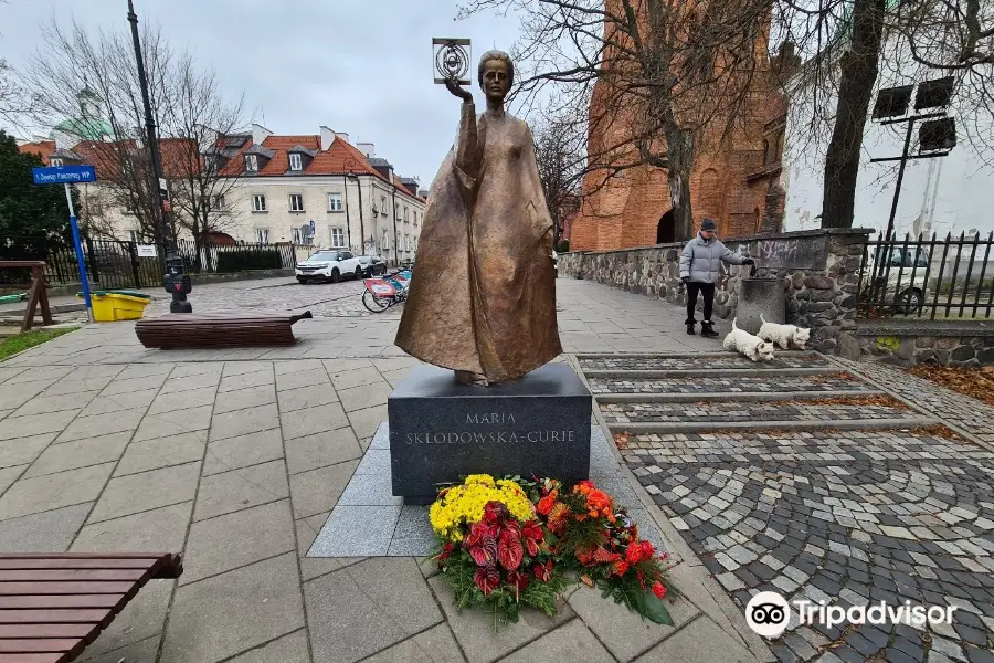 Monument to Maria Sklodowska-Curie