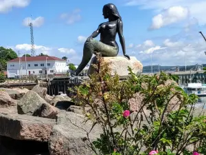 The Mermaid - a bronze statue by Richard Klyver