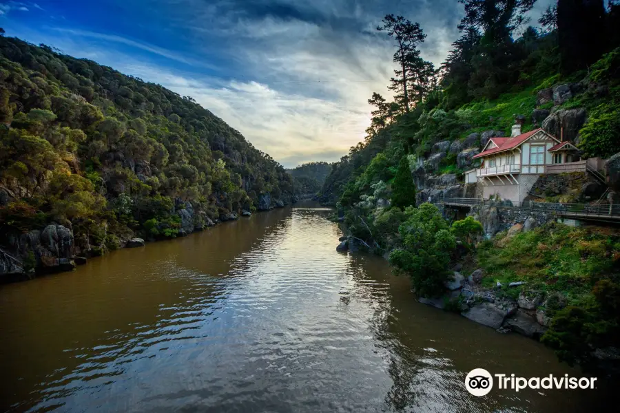 Walk Cataract Gorge