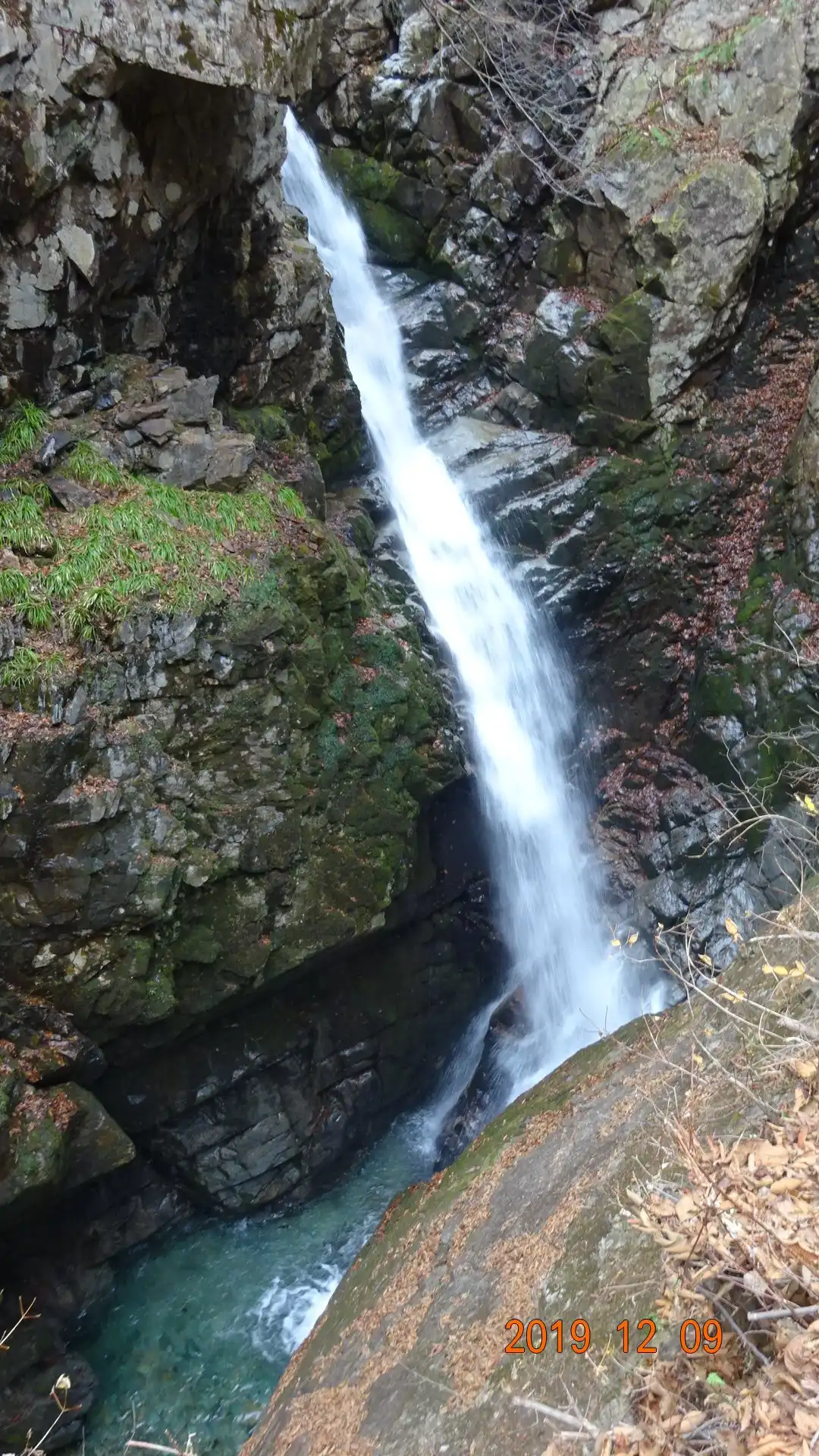 Hotels near Maya Falls