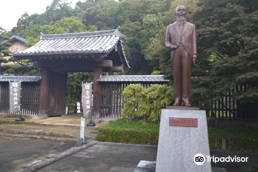 Kojima Korekata Statue