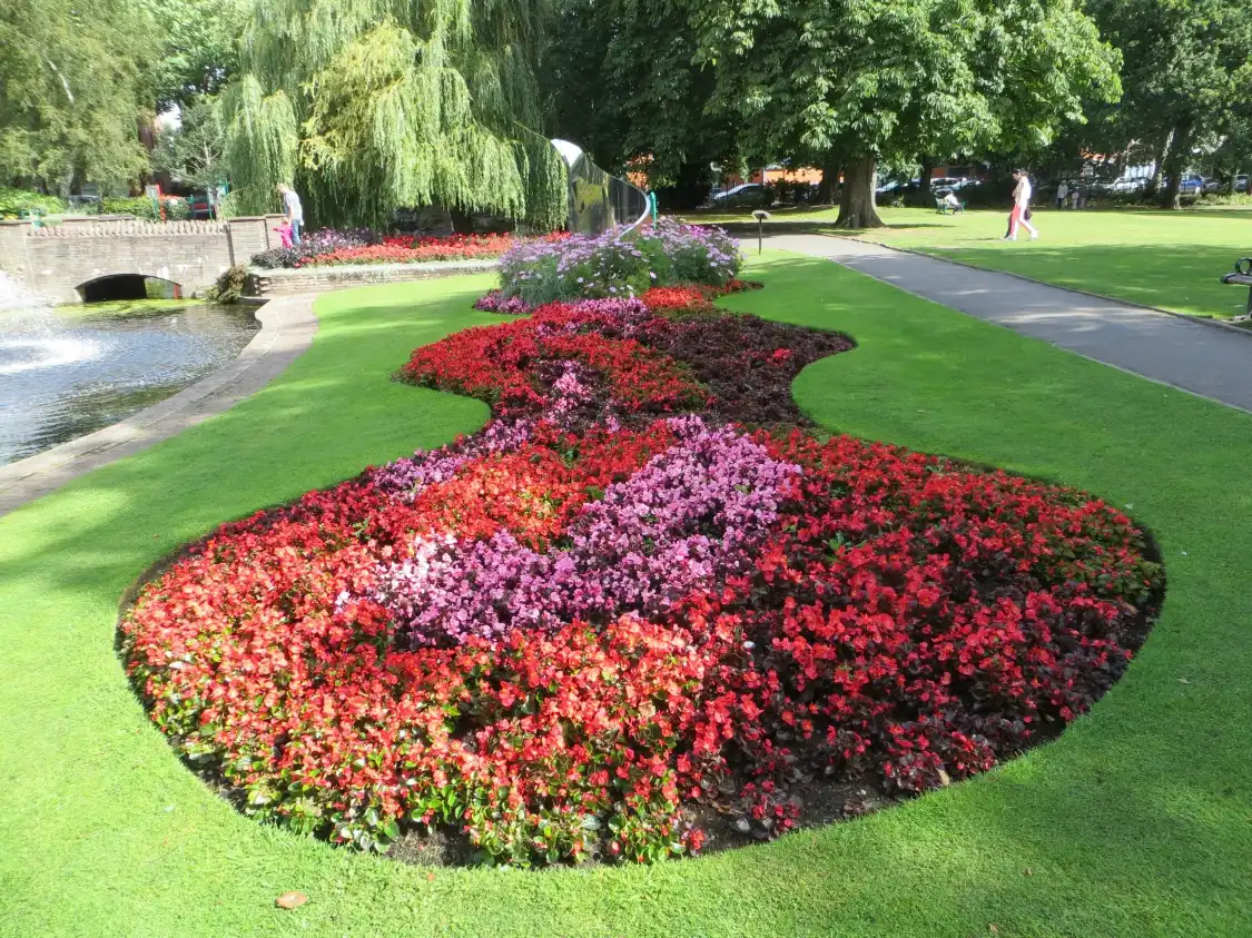 Hotels near Queen's Park