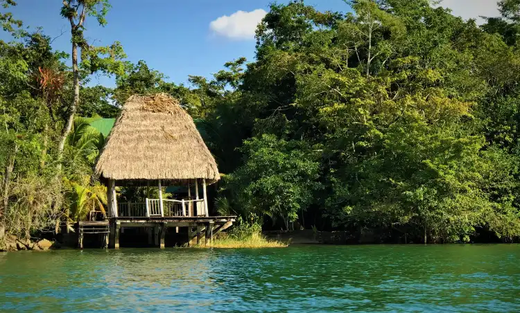 Hotels near Puente de Río Dulce