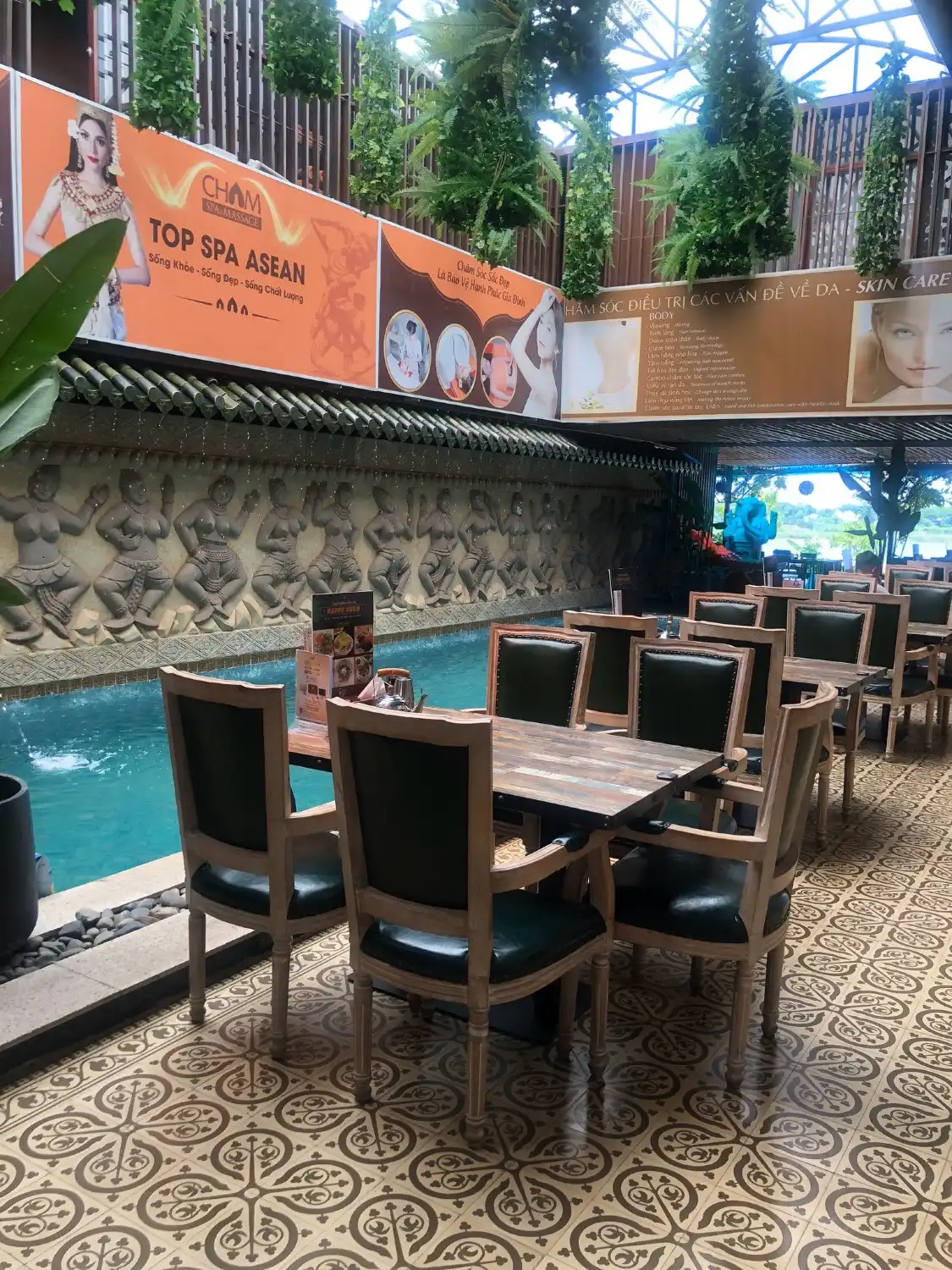 CHAM SPA & MASSAGE周辺のホテル