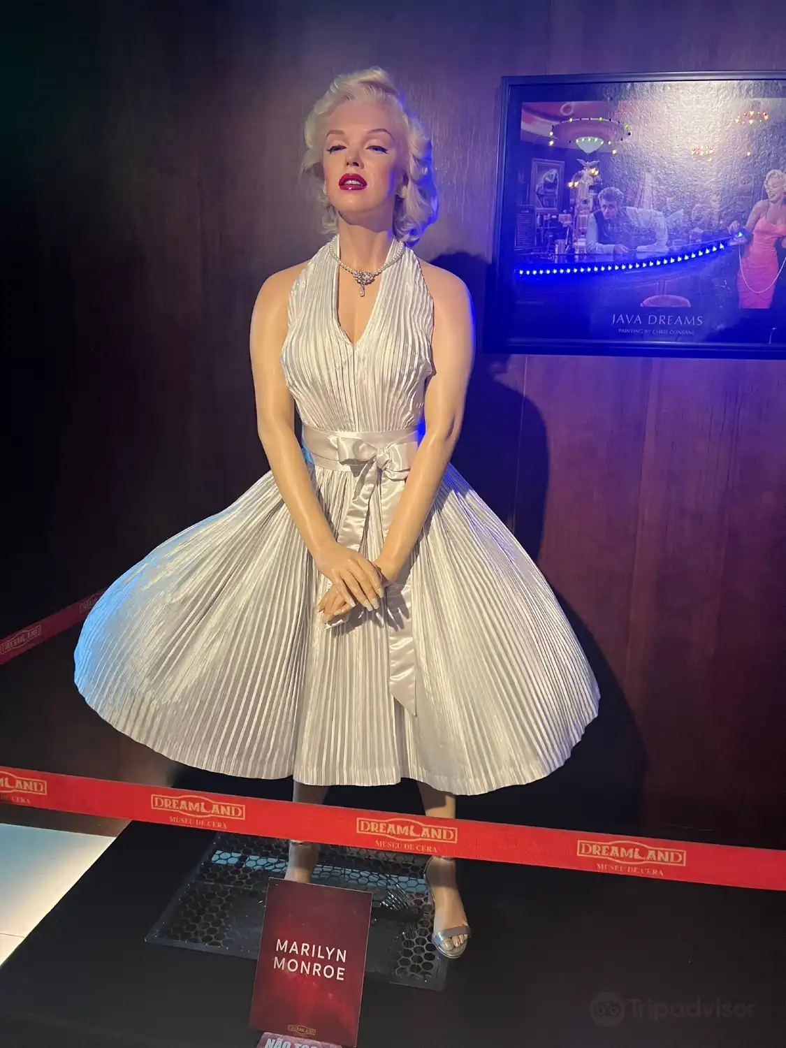 Hotels near Dreamland Wax Museum