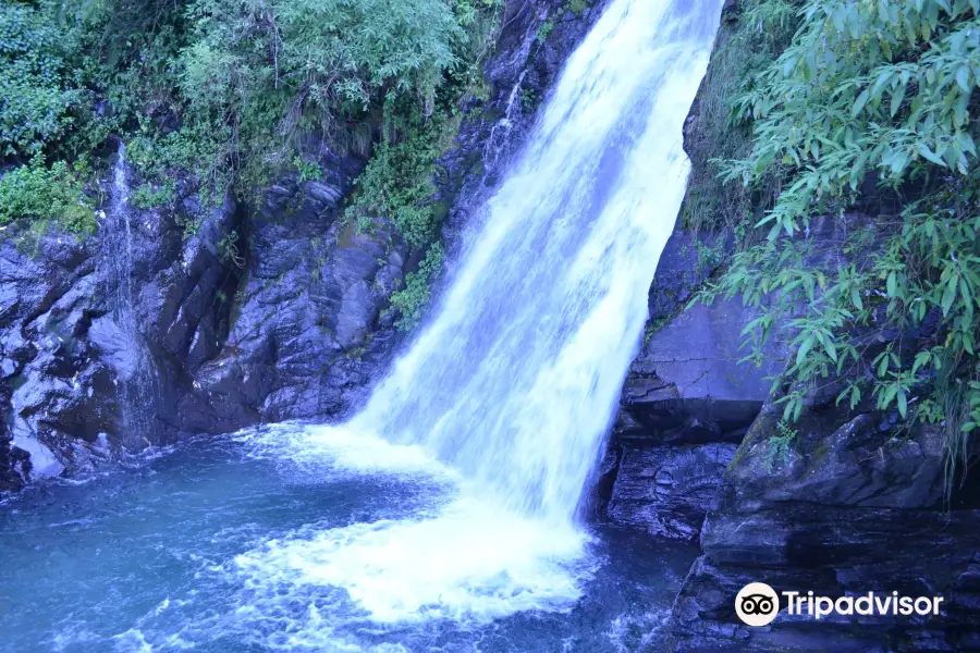 BhagsuNag waterfall