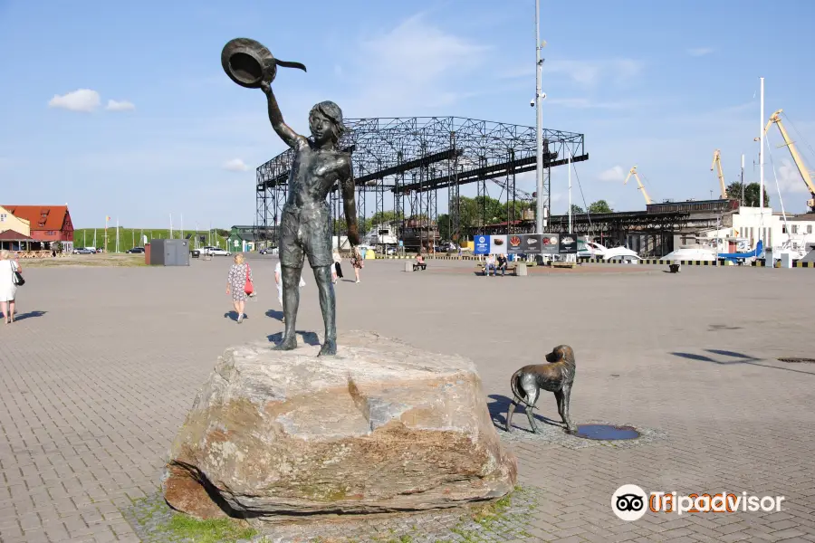 Childhood Dream Sculpture (Мечта детства)