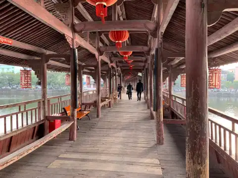 鄰近西津橋的酒店