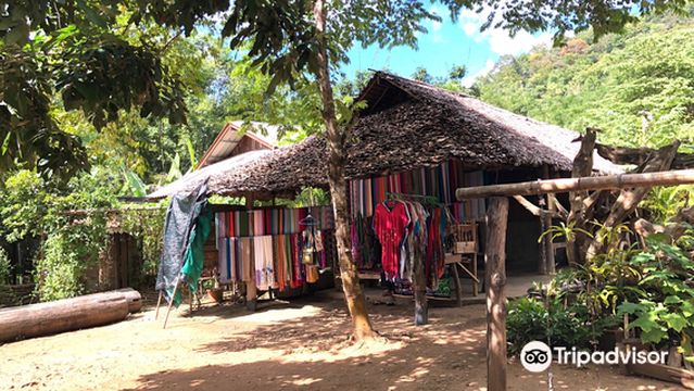 Long Neck Karen Village