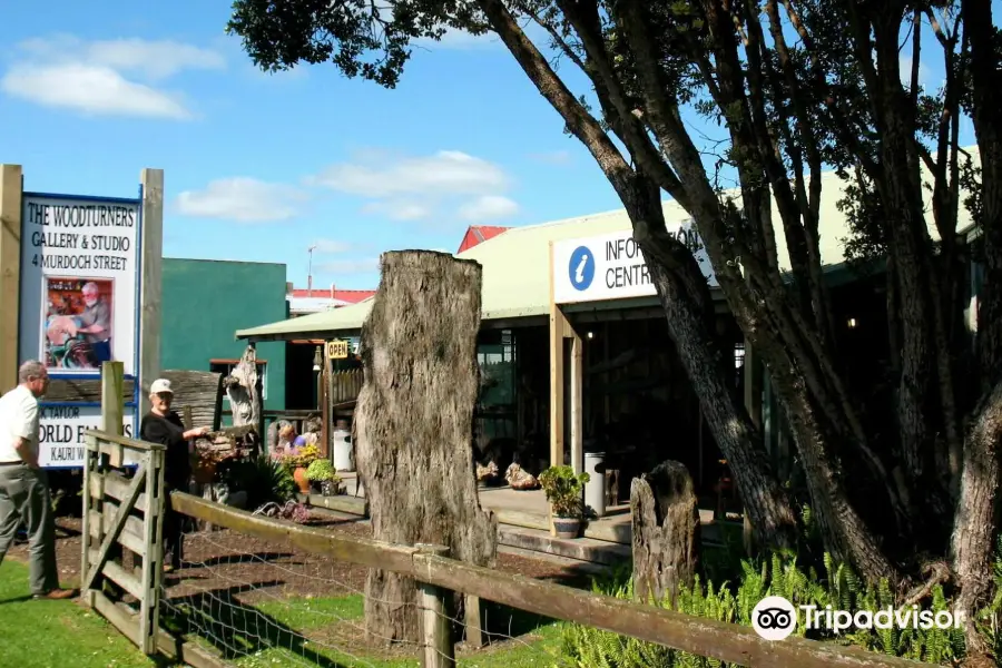 The Woodturners Kauri Gallery & Working Studio -home of Master wood turner Rick Taylor.