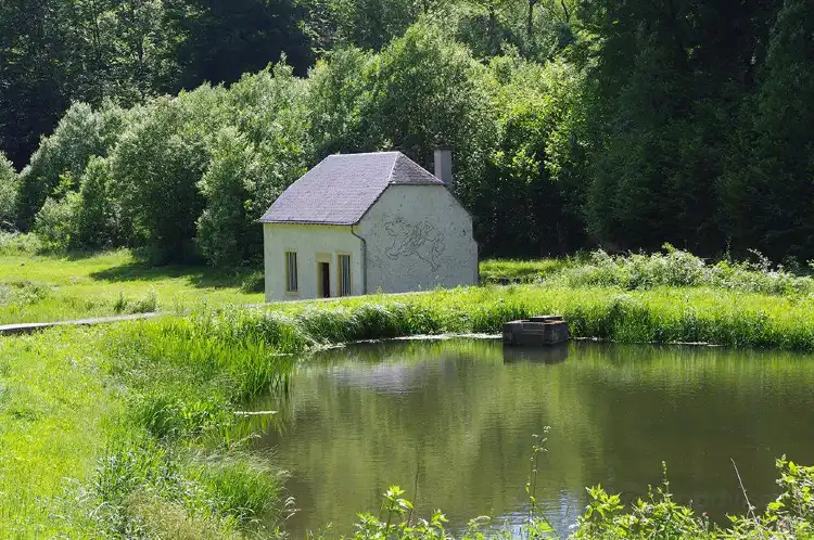 Hotels in Étalle
