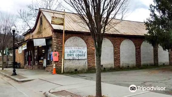 Smith's Dry Goods