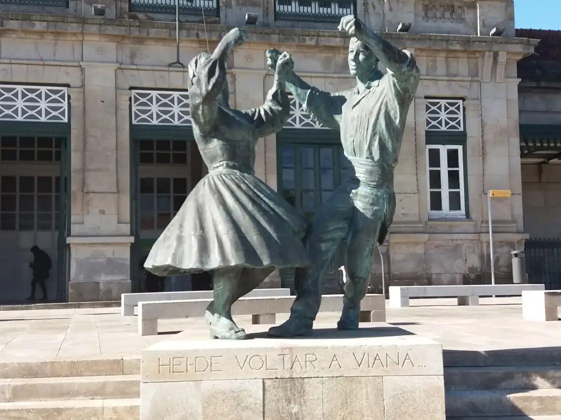 Hotels near Escultura Vira Maria, Vira Manel
