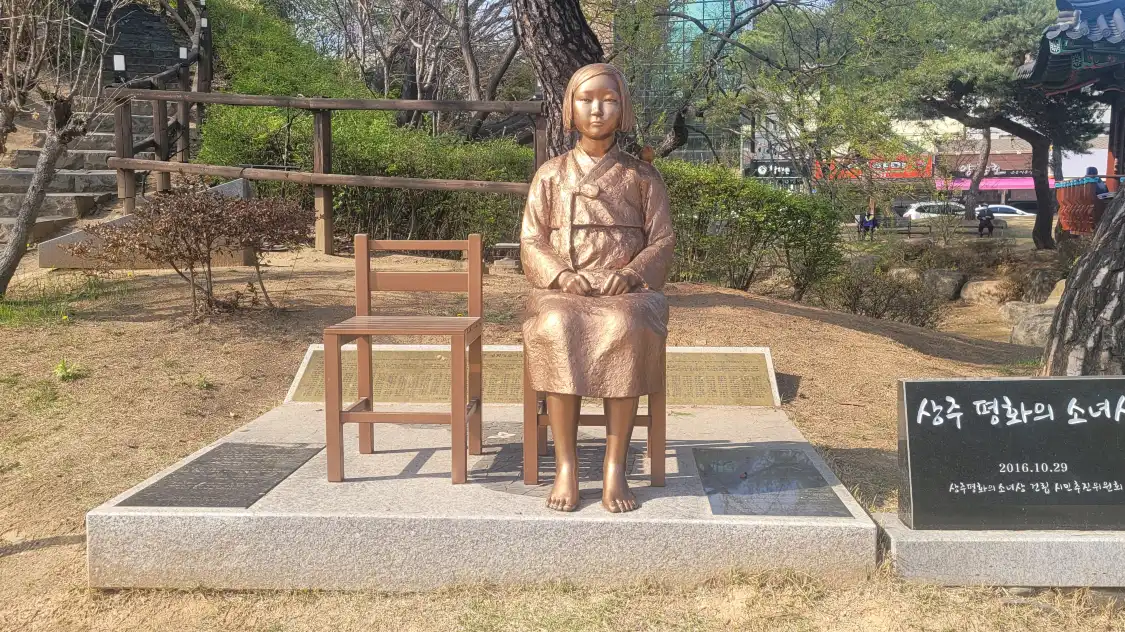 Hotels near Statue of Peace