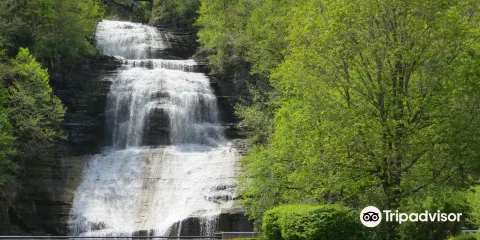 She-Qua-Ga Falls