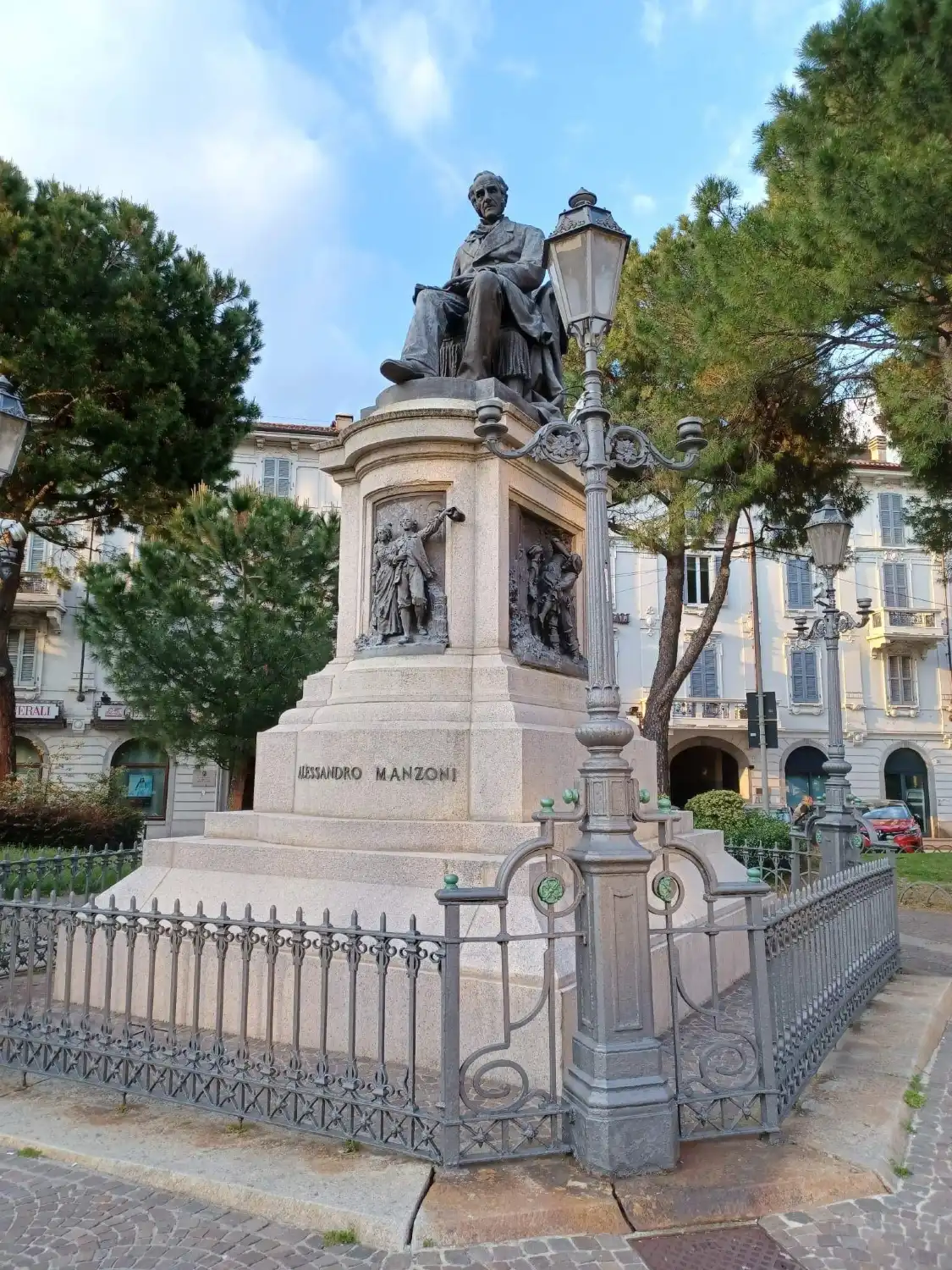 Các khách sạn gần Monumento ad Alessandro Manzoni