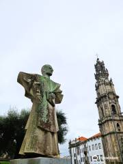 Estatua do Bispo D. Antonio Ferreira Gomes