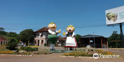 Monumento Bonecos Fritz e Frida