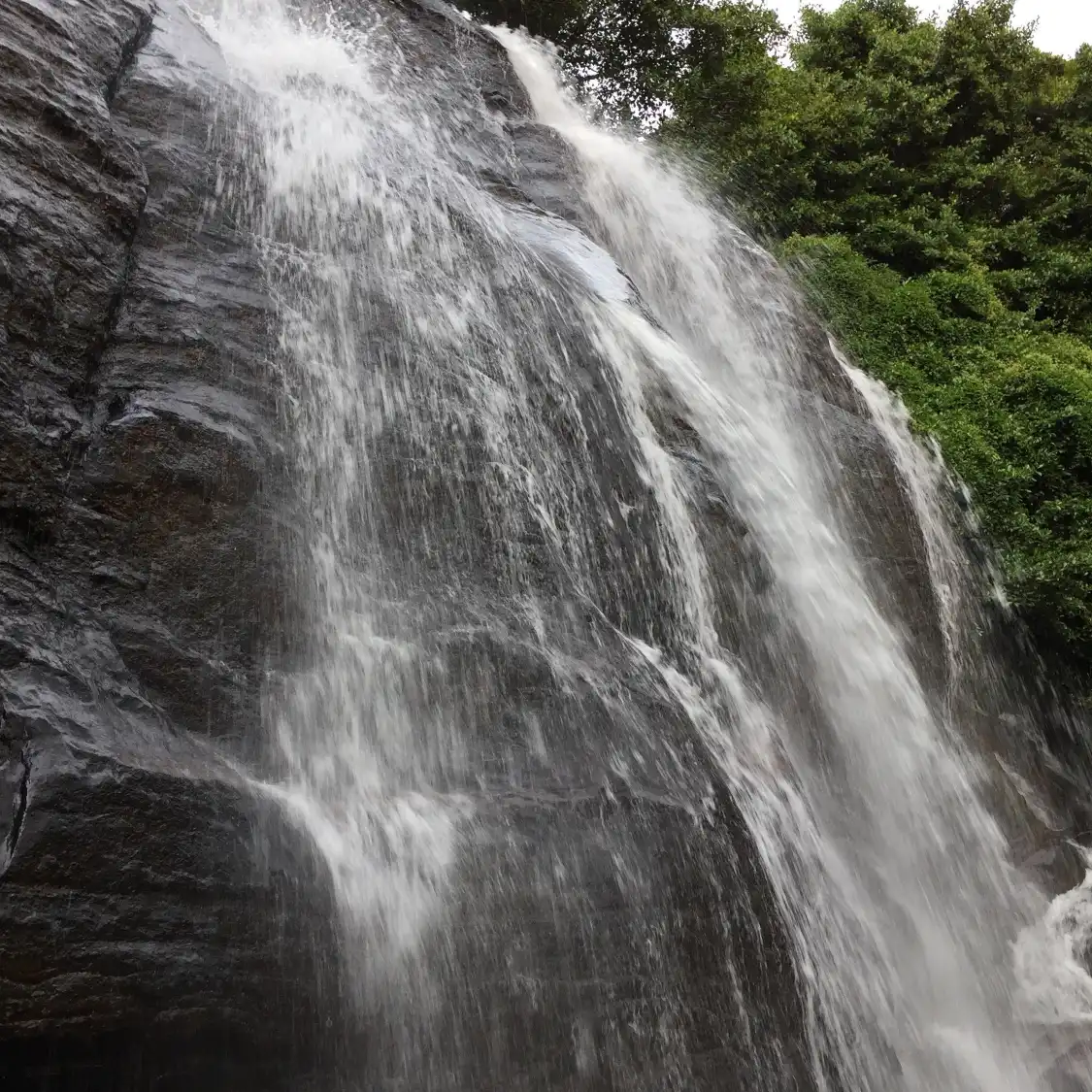 Hotels near Hunasfalls Waterfall