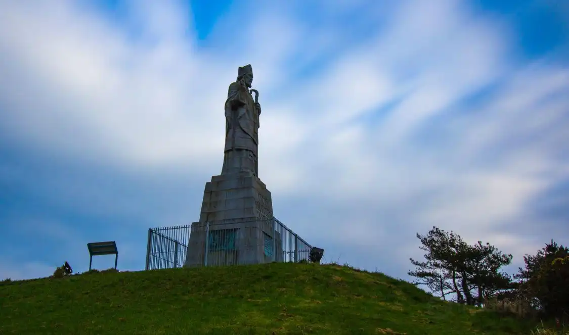 Hotels near Slieve Patrick Statue