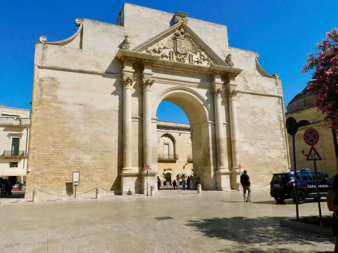 Hotels near Porta Napoli