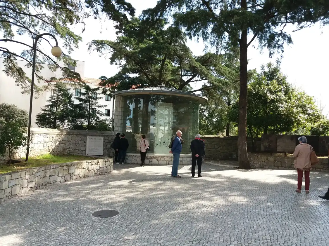 Hotels near Fragmento do Muro de Berlim