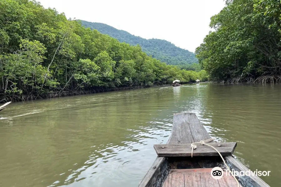 Salak Khok Kayak Station