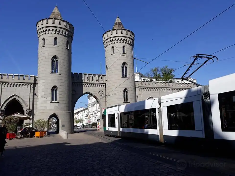 Hotels near Nauen Gate