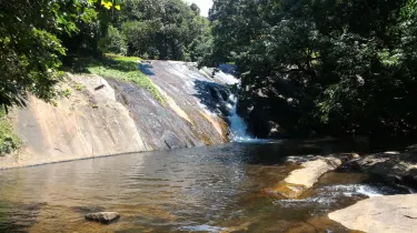 Dhoni Waterfalls