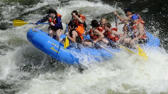 Hantan River Sun Rafting