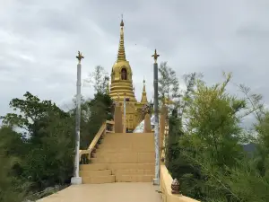 Wat Tham Khao Noi