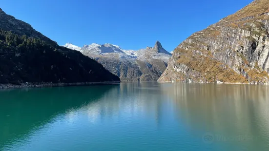 Zervreilastausee und Staumauer