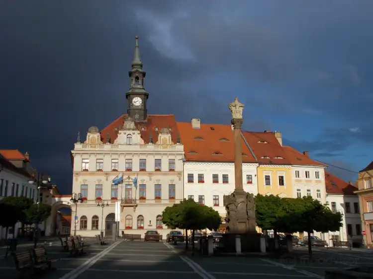 Hotels near Museum and Gallery of National History and Geography