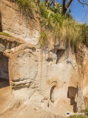 Le Grotte di Zungri: Insediamento Rupestre e Museo della Civiltà Contadina di Zungri