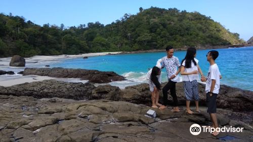 Wedi Ireng Beach