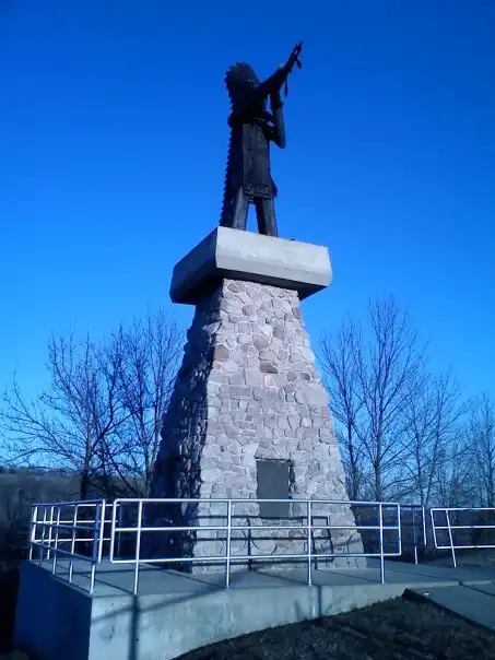 Hotel dekat Chief War Eagle Monument