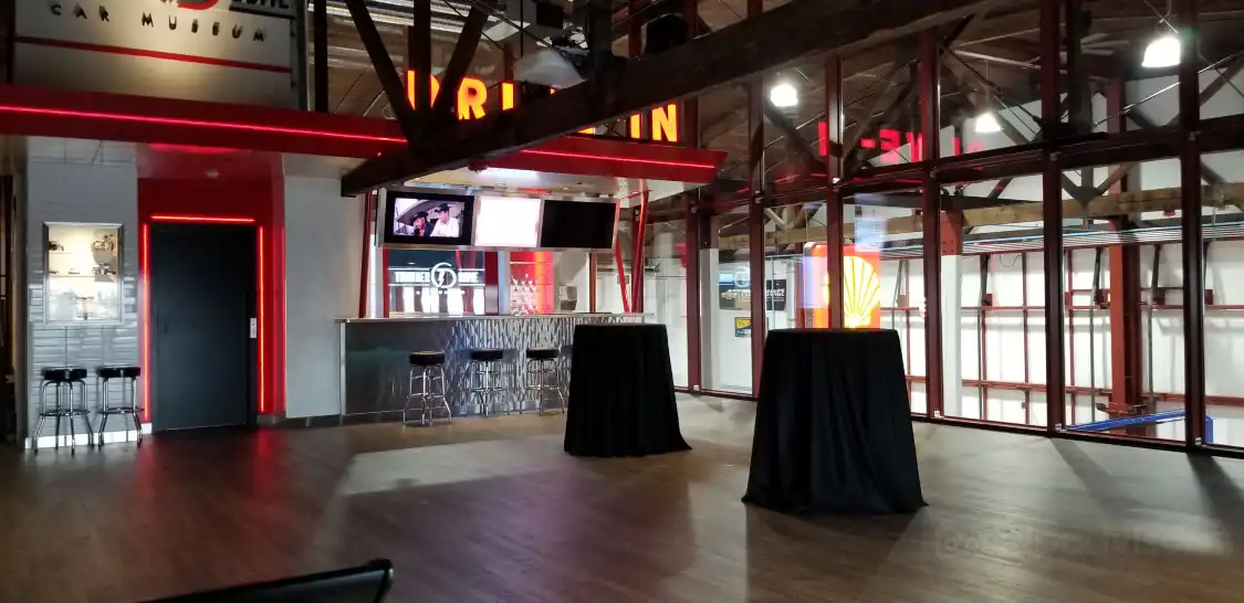 Hotels near Thunder Dome Car Museum