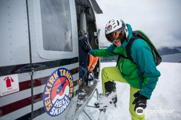 Selkirk Tangiers Heli Skiing
