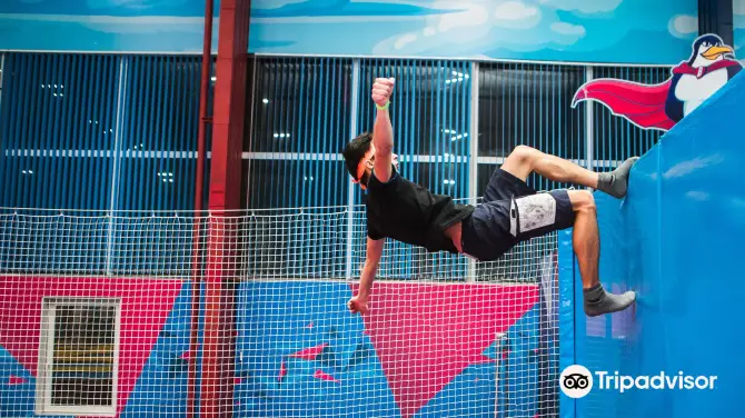 4_Trampoline Center Vnebopark