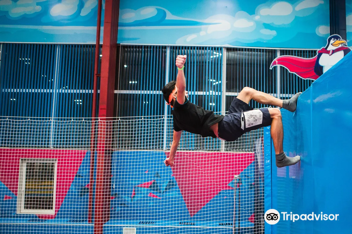 4_Trampoline Center Vnebopark