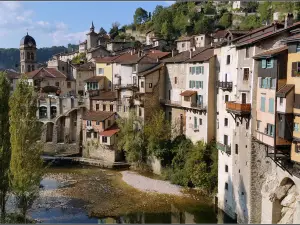 Les Maisons Suspendues