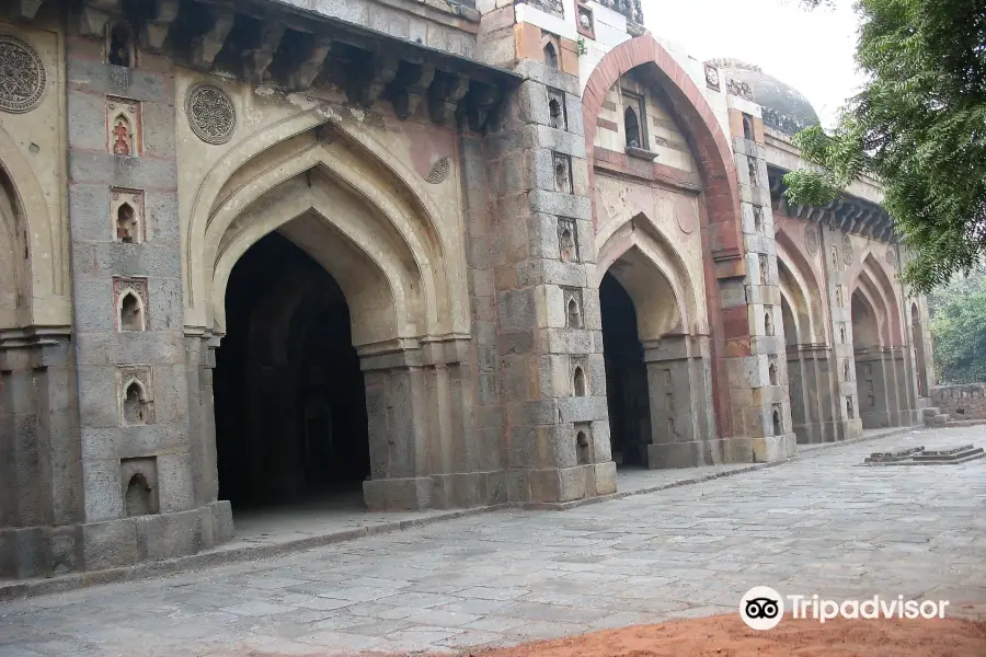 Moth Ki Masjid